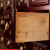 汉方薬の箱の本当の木の薬斗は花を雕ってきてトープの箱の壁纸の金の経済型の薬箱の薬箱の斗ナッツメメの赤い色の1.47*2.15*0.6 mを持ちます。